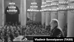 19 августа 1960 года. Генеральный прокурор СССР Роман Руденко во время обвинительной речи в Колонном зале Дома союзов на открытом судебном заседании Военной коллегии Верховного суда СССР по делу американского лётчика Френсиса Гарри Пауэрса