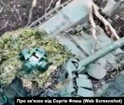 Російський танк з РЕБом на башті