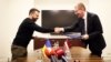 Президент України Володимир Зеленський і президент Латвії Едгарс Рінкевичс (праворуч) у день підписання безпекової угоди між двома країнами у литовській столиці. Вільнюс, 11 квітня 2024 року 