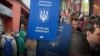 Радіо Свобода поговорило із двома чоловіками призовного віку у чеській столиці, аби дізнатися, як вони ставляться до обмежень консульських послуг та чи планують для поновлення документів повертатися до України