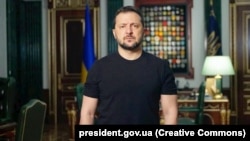 За словами Володимира Зеленського, триває двостороння робота з партнерами щодо безпекових гарантій