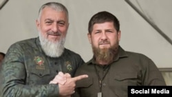 Адам Делімханов (зліва) і Рамзан Кадиров