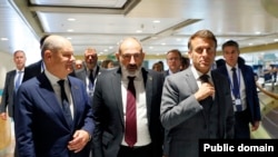 Шпанија - Премиерот на Ерменија Никол Пашинијан се состана со германскиот канцелар Олаф Шолц и францускиот претседател Емануел Макрон во Гранада, 5 октомври 2023 година.