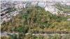 Курулуштардын курчоосунда калган Бишкектеги Энвер Гареев атындагы ботаникалык бак.