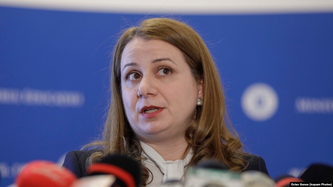  „Există soluţii în cazul în care această perioadă se prelungeşte, vom prelungi şi noi anul şcolar”, spune ministrul Educației, Ligia Deca.