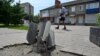 Повідомляється, що уламки ракети впали на території приватного будинку у Старокостянтинівській громаді. Пошкодженеавто