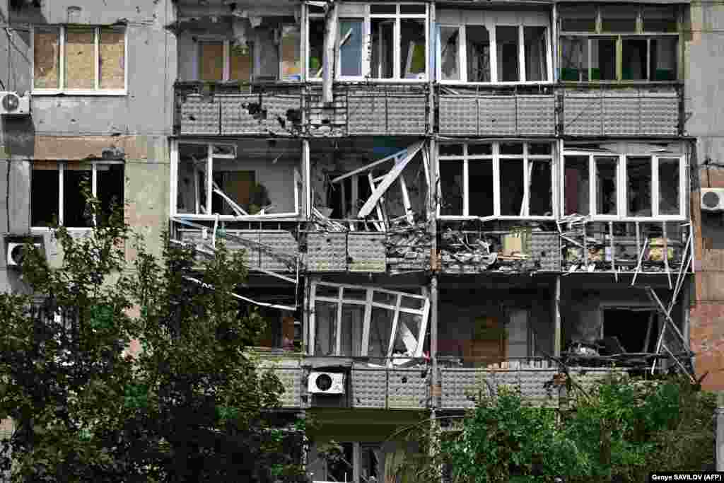 У прифронтовій досі Авдіївці проживає 1719 людей. Попри те, що у місті не працюють жодні комунікації, і вже не залишилося жодного непошкодженого будинку. Близько 60 відсотків – це люди віком від 65 років», – сказав Барабаш 