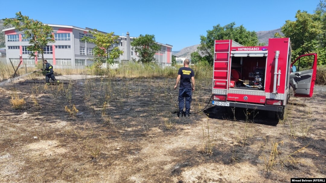Vatrogasci na terenu na južnom ulazu u Mostar; 30. juli 2024.