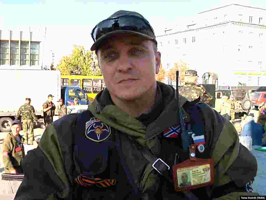 Олександр Бєднов (1969–2015) Народився в Луганську. За радянських часів був спецпризначенцем, а після розпаду СРСР служив у Міністерстві внутрішніх справ України. У 2014 році Бєднов створив групу «Бетмен», яка патрулювала Луганськ як окупаційна міліція. Певний час був так званим «міністром» псевдоміністерства оборони окупованої частини Луганщини. У січні 2015 року недалеко від селища Георгіївка на Луганщині броньований кортеж Бєднова був розстріляний з реактивних гранатометів. Крім нього, загинули ще п'ятеро бойовиків. На офіційній сторінці батальйону «Бетмен» у мережі «ВКонтакте» з'явилася заява, що «у вбивстві шести осіб підозрюють командира ПВК «Вагнера, найнятого Плотницьким». Незабаром місцева окупаційна влада заявила, що Бєднов загинув під час опору арешту – нібито його розшукували за звинуваченням у викраденні та катуванні місцевих жителів