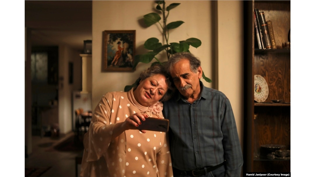 اسماعیل محرابی و لیلی فرهادپور در نمایی از فیلم «کیک محبوب من»