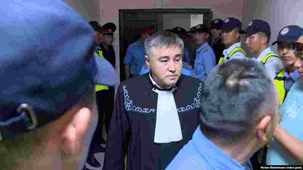 Кемпир-Абад иши үчүн айыпталгандарды актаган судья Марат Сыдыков. 