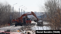 Росія. Курганська область.Техніка біля підтопленого Мало-Чаусівського мосту, квітень 2024 року