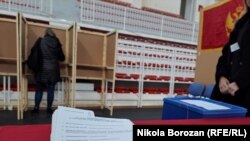 На виборчі дільниці в Чорногорії 19 березня вийшли 62 відсотки з-поміж 540 тисяч виборців. Другий тур має відбутися 2 квітня, повідомляє кореспондент Радіо Свобода