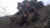 Праворуч – Станіслав Рау, один із підозрюваних у вбивстві дев’яти осіб, у тому числі двох дітей
