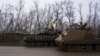 Українські військовослужбовці біля Бахмуту на Донеччині, 8 березня 2023 року