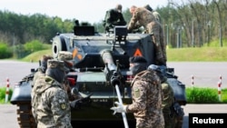 Рішення про проведення аудиту було схвалено після того, як минулого тижня канцлер Німеччини зажадав порахувати і порівняти військові поставки країн ЄС Україні