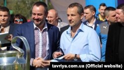 Голова Української асоціації футболу Андрій Павелко (ліворуч) та народний депутат з групи «Партія «За майбутнє» Ігор Колихаєв (праворуч)