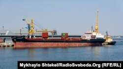 Завантаження зерновоза в порту Одеси, фото ілюстративне