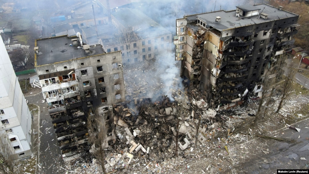 Жилой дом, разрушенный в результате обстрелов в поселке Бородянка Киевской области