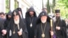 Грузия - Католикос всех армян Гарегин Второй (справа) и Католикос-Патриарх всея Грузии Илия Второй встречаются в Тбилиси, 11 июня 2011 г.