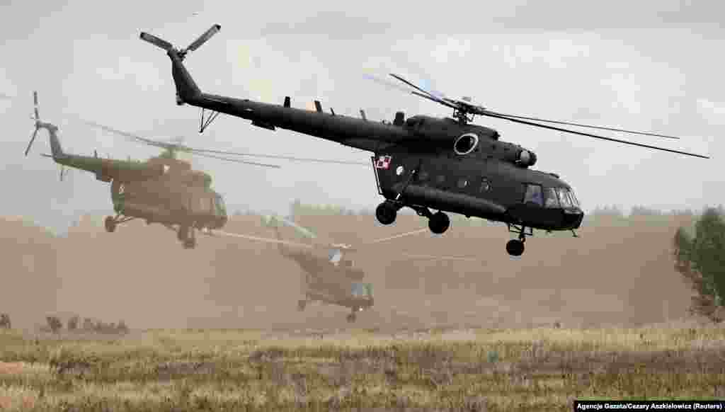 Ми-17 тікұшағының 11 данасы Совет одағында құрастырылған мұндай тікұшақтар әскерилер мен жүк тасуға арналған. Бір тікұшақ 24 солдатты не төрт тонна жүкті алып ұша алады. Кейбіріне пулеметтер я басқарылатын ракеталар орнатылады. 