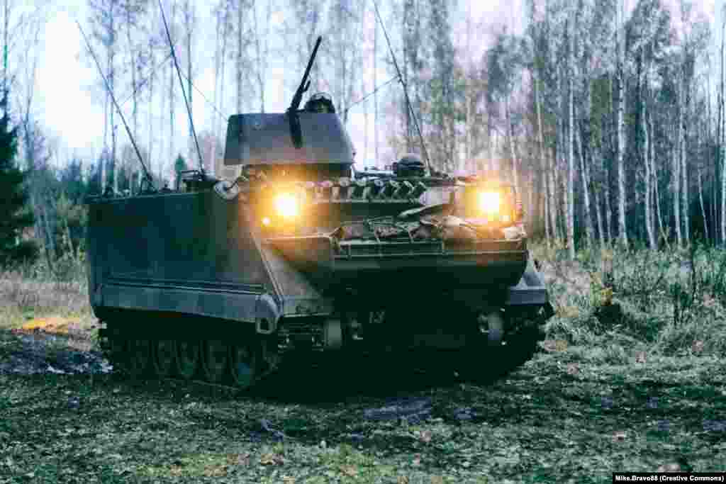 М113 бронмашинасының 200 данасы Бұл қазтабан көлікті АҚШ Вьетнамдағы соғыста пайдаланған, бірақ қазір Америка бұл техниканы майданда жараланғандарды таситын жедел жәрдем ретінде пайдаланады. М113 машинасына 18 адам сияды, брон техникасы оқтан және снаряд сынықтарынан қорғай алады. 