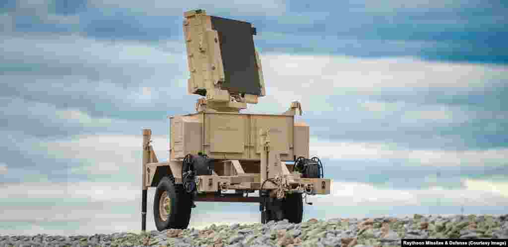 AN/MPQ-64 радиолокациялық жүйесінің екі данасы 40 шақырымда келе жатқан ұшақтар, дрондар, ракеталарды анықтай алады. 