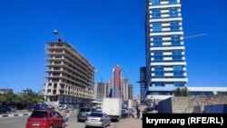 Новобудови на проспекті Шартава