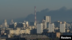 Дим на околицях міста внаслідок російського ракетного обстрілу. Київ, Україна, 18 жовтня 2022 року