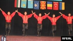 Гөстәнҗә кырымтатар сәнгатькәрләре чыгышы