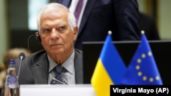 «Ухвалено 10-й пакет санкцій: до списку включено 121 фізичну та юридичну особу, введено значні нові обмеження на імпорт/експорт, заборонено російські пропагандистські ЗМІ»,– Боррель.