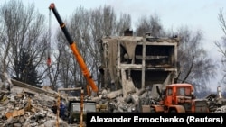 Орусия аннексиялап алган Донецк облусунун Макеевка шаарындагы орус аскерлеринин казармасы чабуулдан кийин, 4-январь, 2023-жыл. 