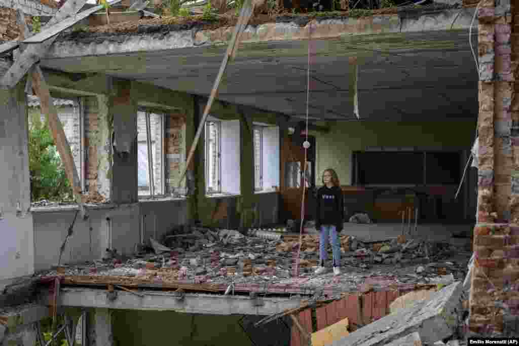 «Мне очень грустно. Не могу поверить, что это произошло с моей школой», – говорит 12-летняя Анна Скибан