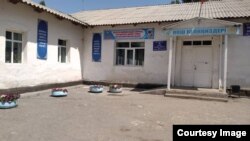 Кыргызстандагы мектептердин бири. Иллюстрация