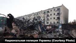 Руины в городе Доброполье Донецкой области Украины, 8 марта 2025 года