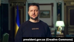 Зеленський: «Це ж проблема не у Німеччини з Америкою, не змагання амбіцій. Ви, звичайно, можете ще пів року говорити, мірятися впливовістю, але у нас щодня гинуть люди»