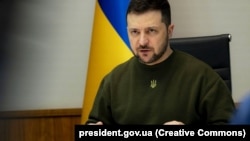 «Окупанти хочуть спробувати відігратися за їхні торішні поразки. Ми бачимо цей збільшений тиск на різних напрямках фронту, а також тиск в інформаційному полі», – Володимир Зеленський