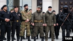 Кадыров (ортодо) жана анын армиясынын өкүлдөрү. 25-февраль, 2022-жыл.
