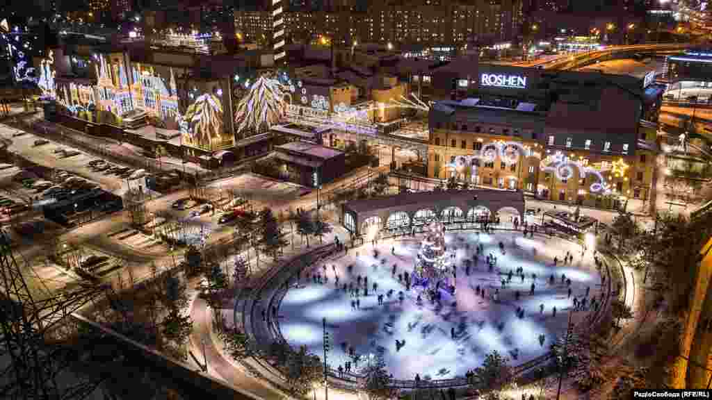 Новорічне містечко «Roshen Winter Village»