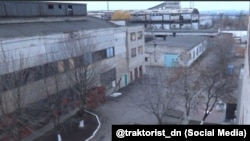 Обвинувачений брав участь у катуваннях на території в’язниці «Ізоляція» в окупованому Донецьку, ідеться в повідомленні