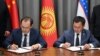 Кыргызстандын транспорт жана коммуникациялар министри Эркинбек Осоев, Өзбекстандын транспорт министри Илхом Махкамов, 15-сентябрь, 2022-жыл. 