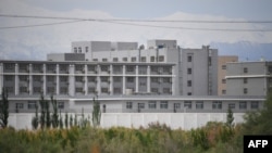 Шинжаң-уйгур автоном районундагы «тарбиялоочу лагерлердин» бири.