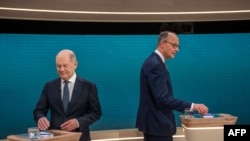Германскиот канцелар Олаф Шолц (лево) и противникот Фридрих Мерц на изборната дебата на 9-ти февруари 2025 година