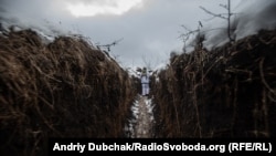 «Військовослужбовця оперативно доправлено до лікувального закладу, де йому надається необхідна медична допомога. Стан здоров’я пораненого – задовільний», – йдеться в повідомленні