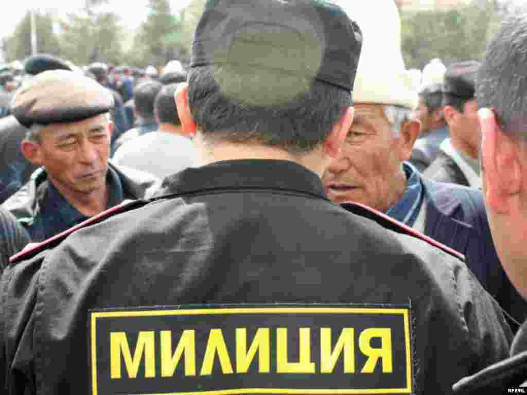 Таластағы наразылық, 6 сәуір, 2010 жыл. - Таластың көптеген тұрғындары оппозициямен бірікті. Оған коммунлдық төлемдер құнының өсуі негіз болды.