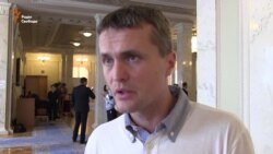Чи підтримують депутати вакцинацію? (відео)