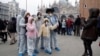 Учасники Венеційського карнавалу в захисних масках. Венеція, 23 лютого 2020 року