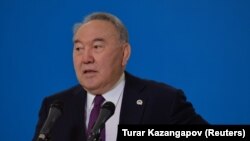 «Операція пройшла успішно. Життю першого президента нічого не загрожує»