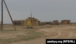 На окраине села новая газовая установка. Газ в нем провели буквально два года назад. Кособа, 9 сентября 2020 года.