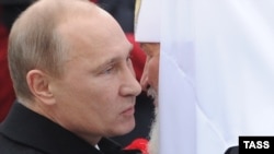 Володимир Путін (ліворуч) і керівник РПЦ Кирило